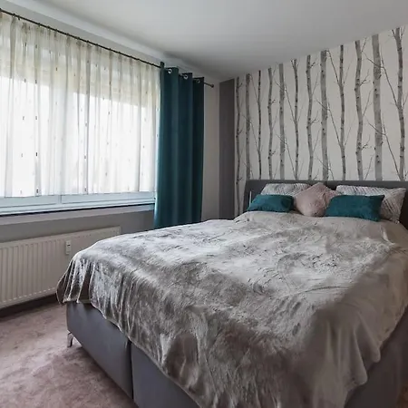 Schoene Lichtdurchflutete Mit Balkon