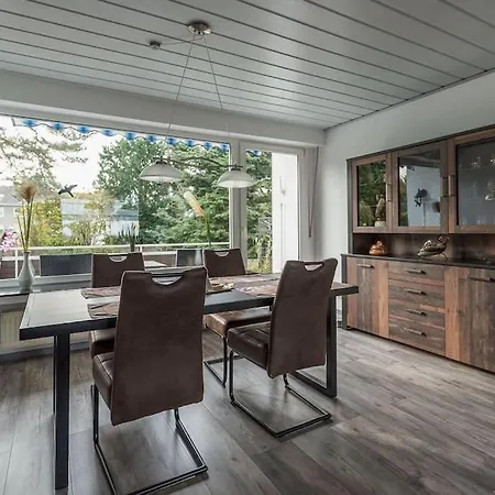 Schoene Lichtdurchflutete Mit Balkon