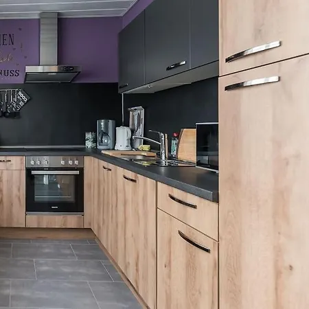 Schoene Lichtdurchflutete Mit Balkon דירה האגן