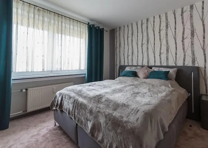 Schoene Lichtdurchflutete Mit Balkon