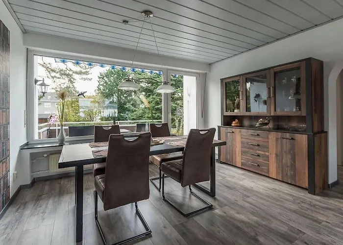 Schöne Lichtdurchflutete Mit Balkon