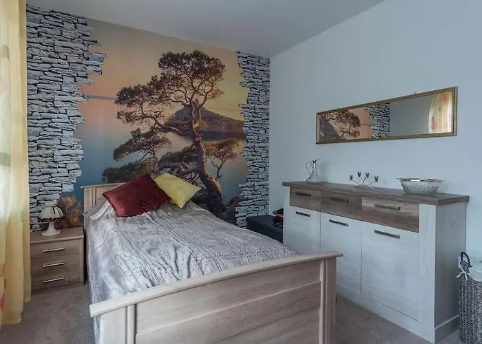 Schöne Lichtdurchflutete Mit Balkon