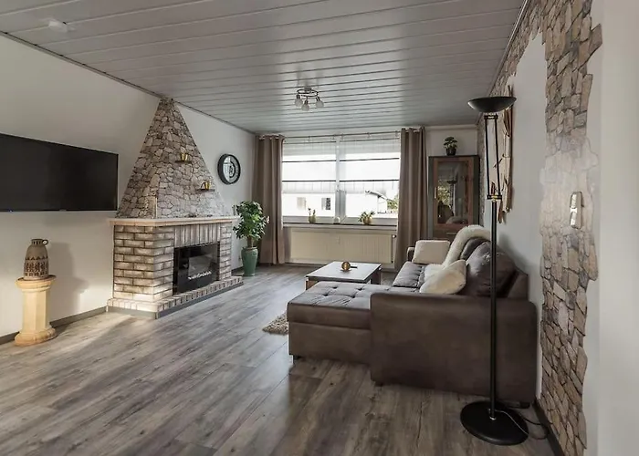 Schoene Lichtdurchflutete Mit Balkon Lejlighed